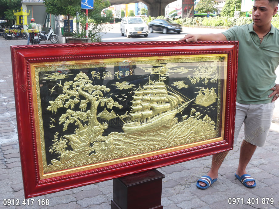 Tranh thuận buồm xuôi gió đồng vàng được chế tác bởi nghệ nhân giỏi tại Hoàng Gia